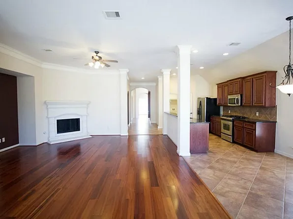 4010 Wolf Springs Ct, Sugar Land, TX 77479