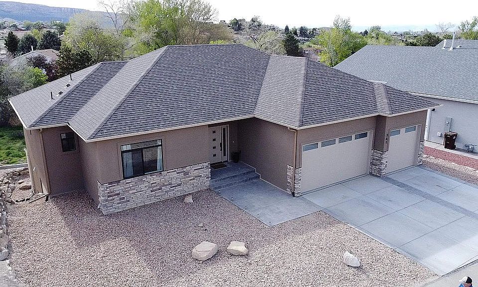 1st image of 361 Aiguille Dr