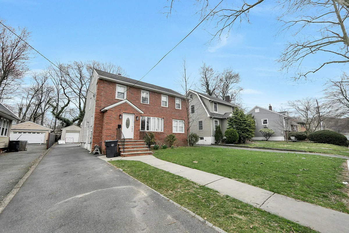 Building Photo - 167 Rockwood Pl