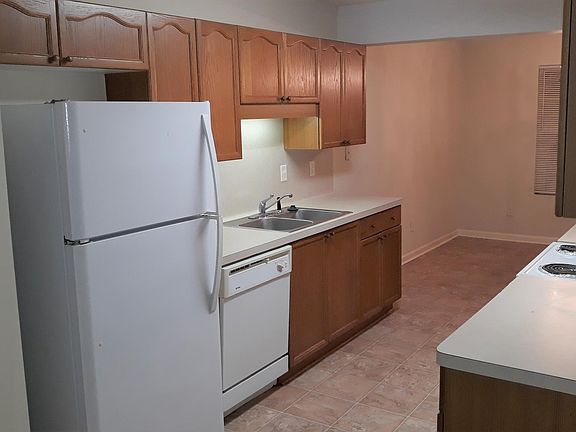 2nd image of 6712 Lakewood Dr