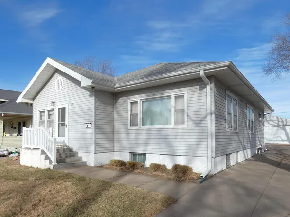 1025 W 22nd St, Kearney, NE 68845