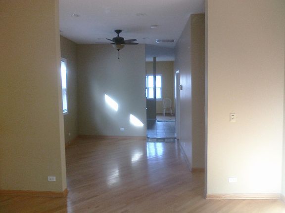 3rd image of 1324 W Argyle St #2