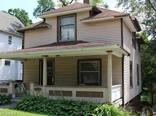 260 Bell St, Chagrin Falls, OH 44022