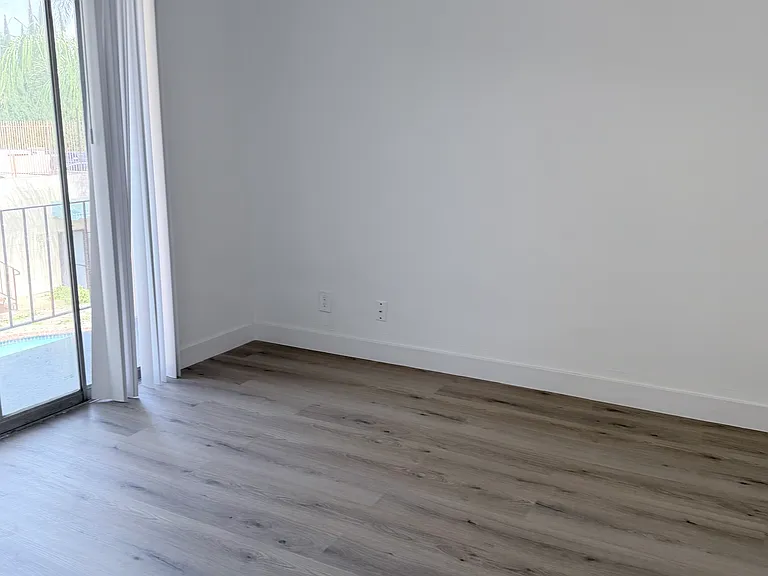 8512 Balboa Blvd #11 — Photo 13