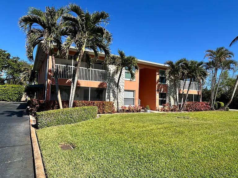 965 Morningside Dr #2W — Photo 3
