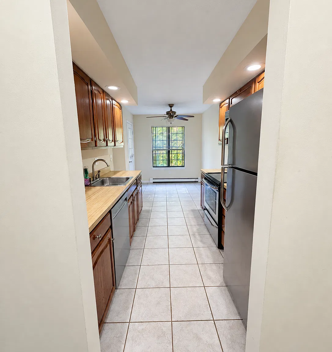 1 bed, 703 sqft, $1,900 — Photo 4
