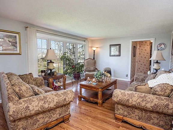 2nd image of 2509 Mountain View Dr SE