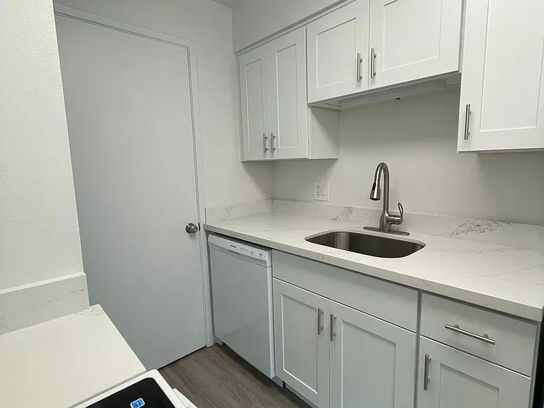 Franklin Apartments — Photo 37