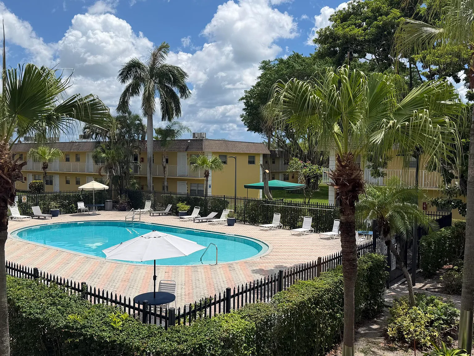 2 bed, 1.0 bath, 609 sqft, $1,750 — Photo 1