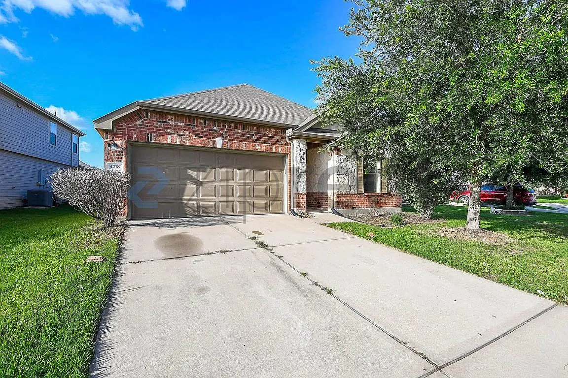 4 bed, 1921 sqft, $1,950 — Photo 1