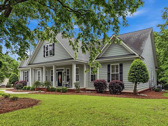 3rd image of 202 Wiregrass Way
