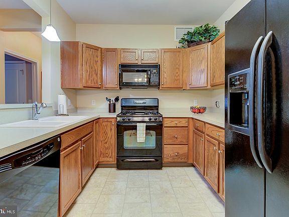 3rd image of 221 Creekside Dr #17