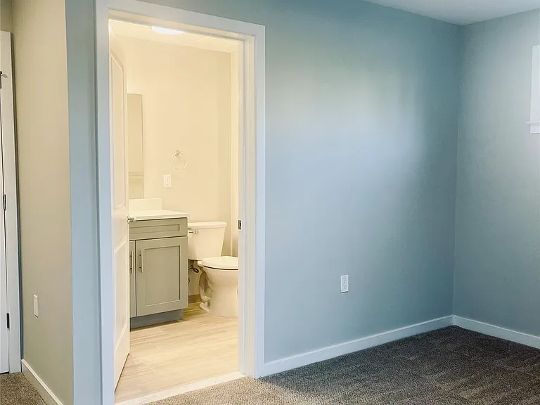 221 Eastview Dr #17 — Photo 8