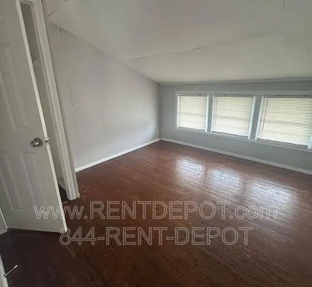416 E Riverside Dr — Photo 11