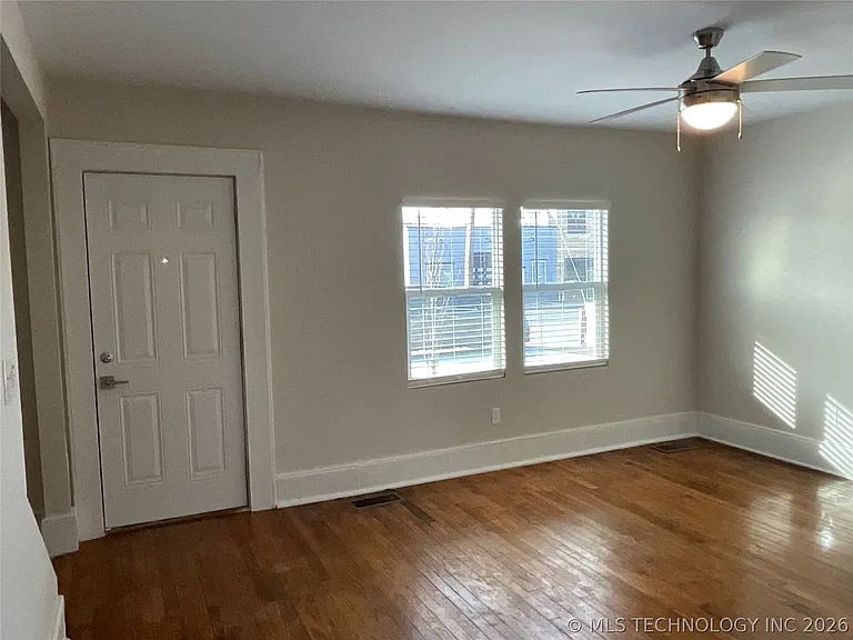 1347 E 6th St — Photo 4