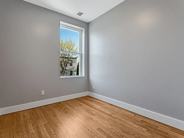 191 Franklin St — Photo 6