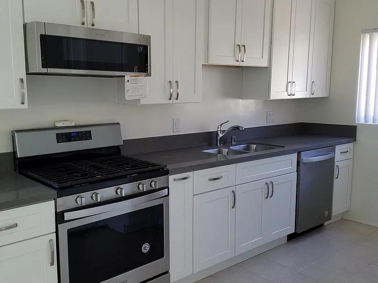 1907 Mathews Ave #B — Photo 1