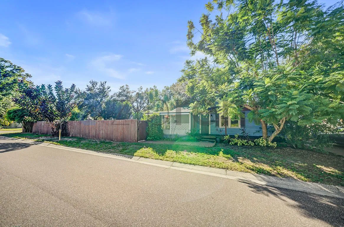 3 bed, 1030 sqft, $2,300 — Photo 3