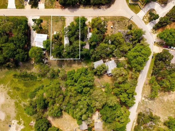 435 Burr Oak Ln, Canyon Lake, TX 78133