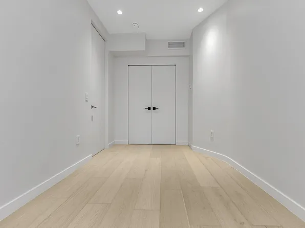 453 Hudson Street image 6 of 8