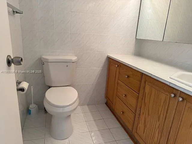 5401 Collins Ave #1512 — Photo 17