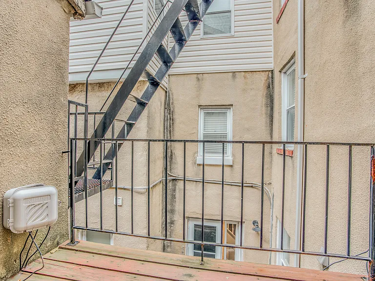 1118 William St #2 — Photo 11