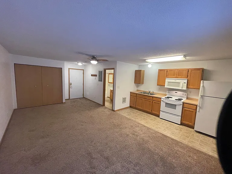 1700 14th St NE #12 — Photo 3