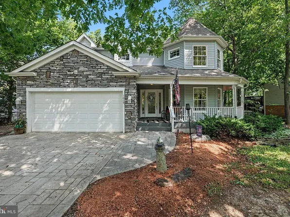 1039 Harbour Dr, Stafford, VA 22554