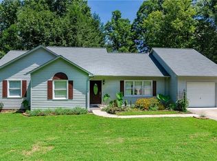 942 Hawthorne Dr NE, Lenoir, NC 28645