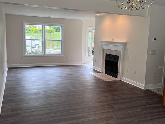 5th image of 210 Barkwood St