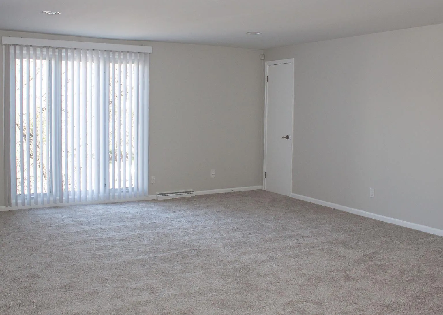 2050 Delaware Ave — Photo 2