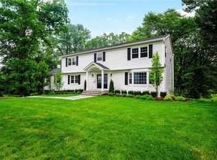 12 Canterbury Rd S, Harrison, NY 10528