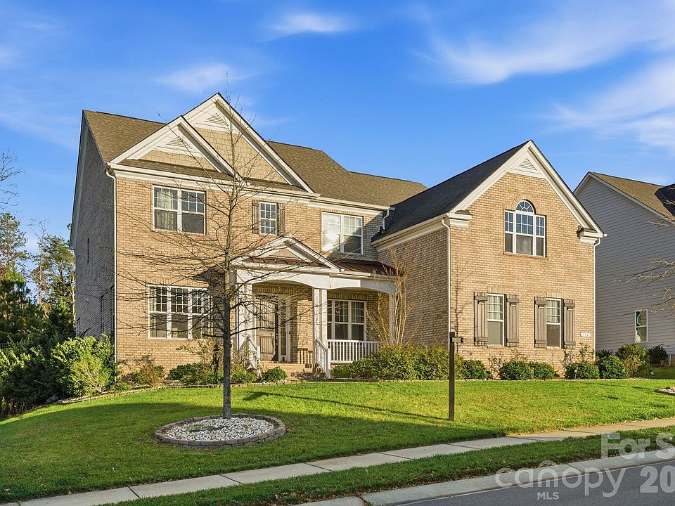 1st image of 374 Hampton Trail Dr