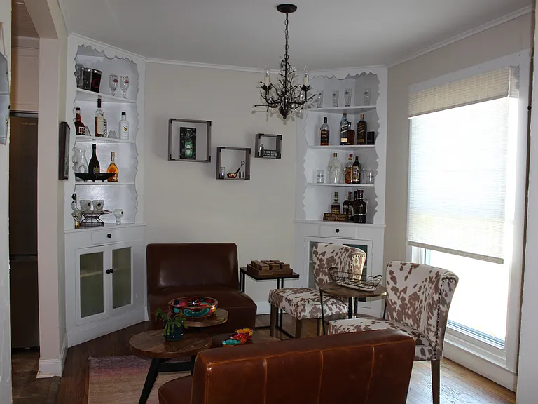 420 E Franklin St — Photo 3