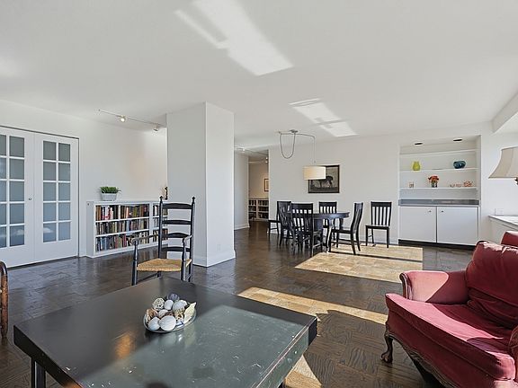 2nd image of 85 E India Row APT 15F