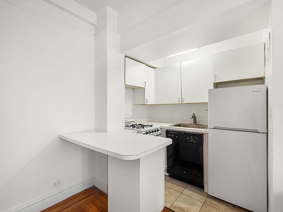 1st image of 40 W 72nd St APT 114