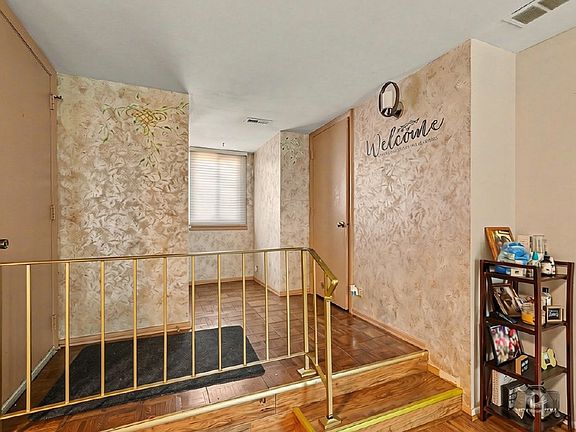 4th image of 3201 184th St APT 2B