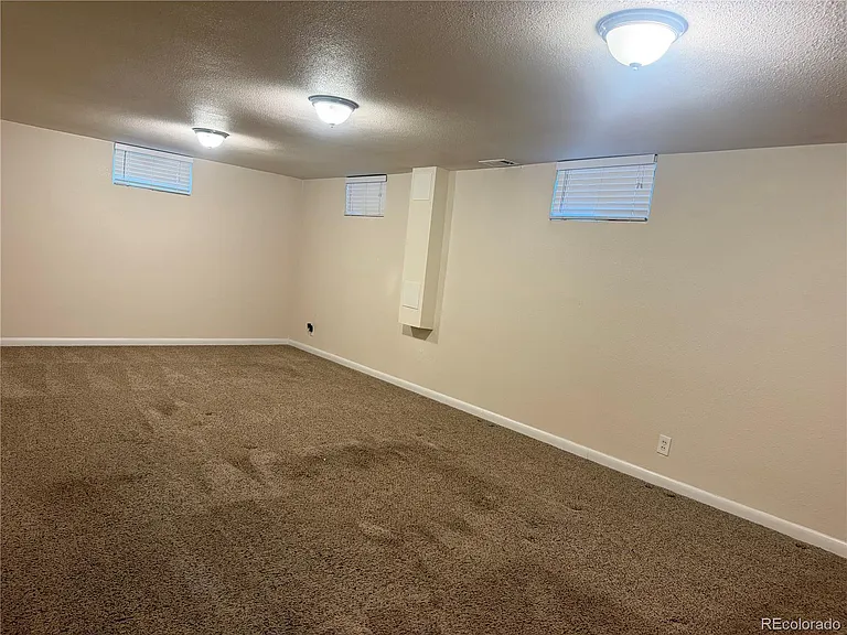 1223 S Eaton St — Photo 14