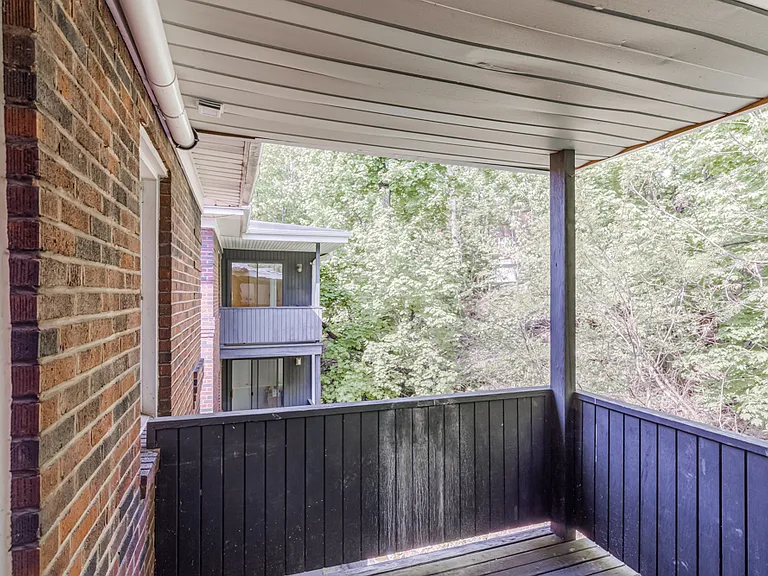 5735 Hobart St #1 — Photo 22