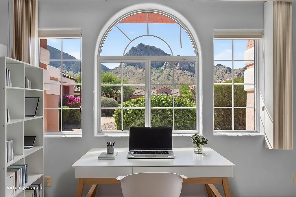 Mountain cliff house with jaw dropping views! — Photo 1