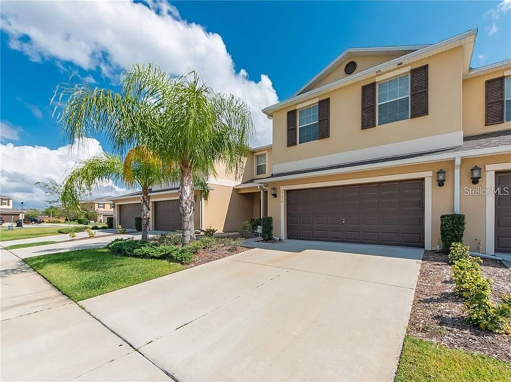 4 bed, 2.5 bath, 2245 sqft, $2,900 — Photo 3