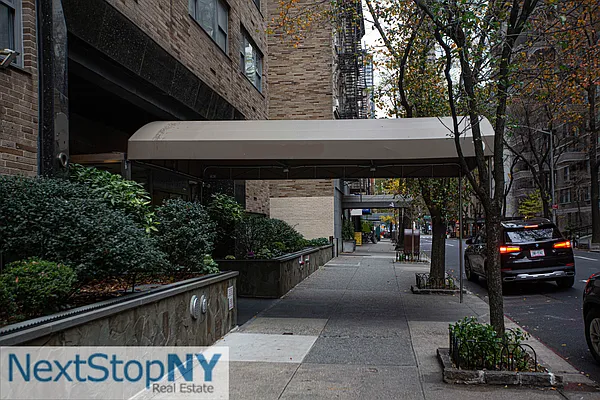 Rented by NextStopNY | media 24