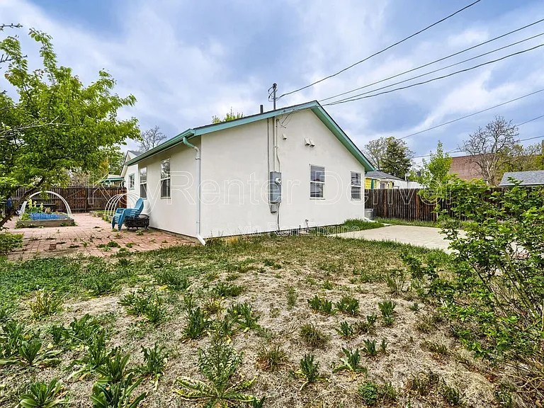 4870 Beach Ct — Photo 17