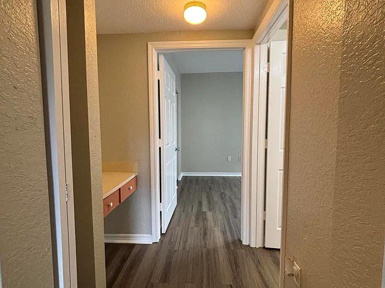 2412 Belmont Ln — Photo 11
