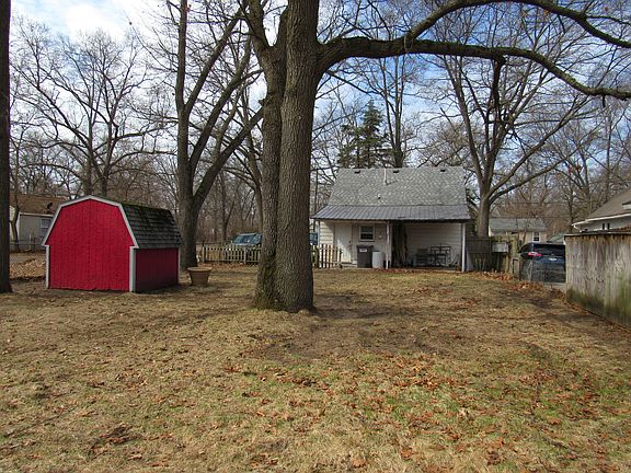 4th image of 2720 Worden St
