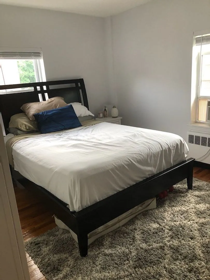 9/1 No Fee! Charming 1BR near Brighton Center & Oak Sq! — Photo 4