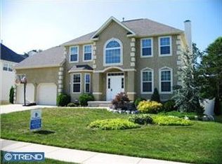 11 Twisting Ln, Sicklerville, NJ 08081