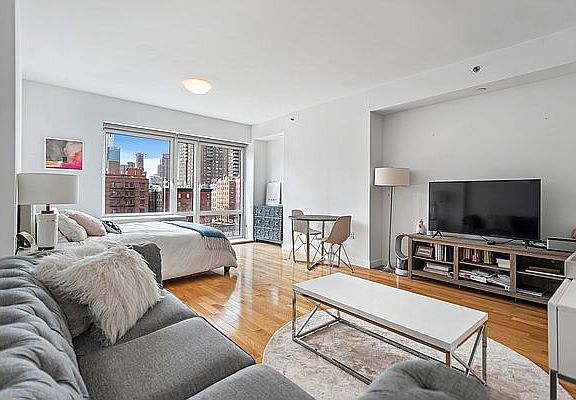 4th image of 454 W 54th St APT 5N