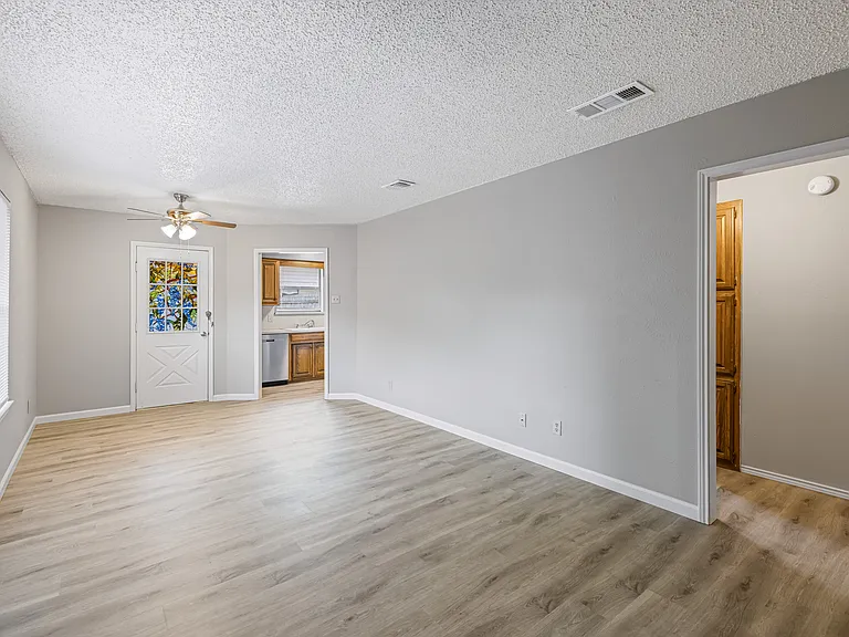 321 Gardenview St — Photo 14