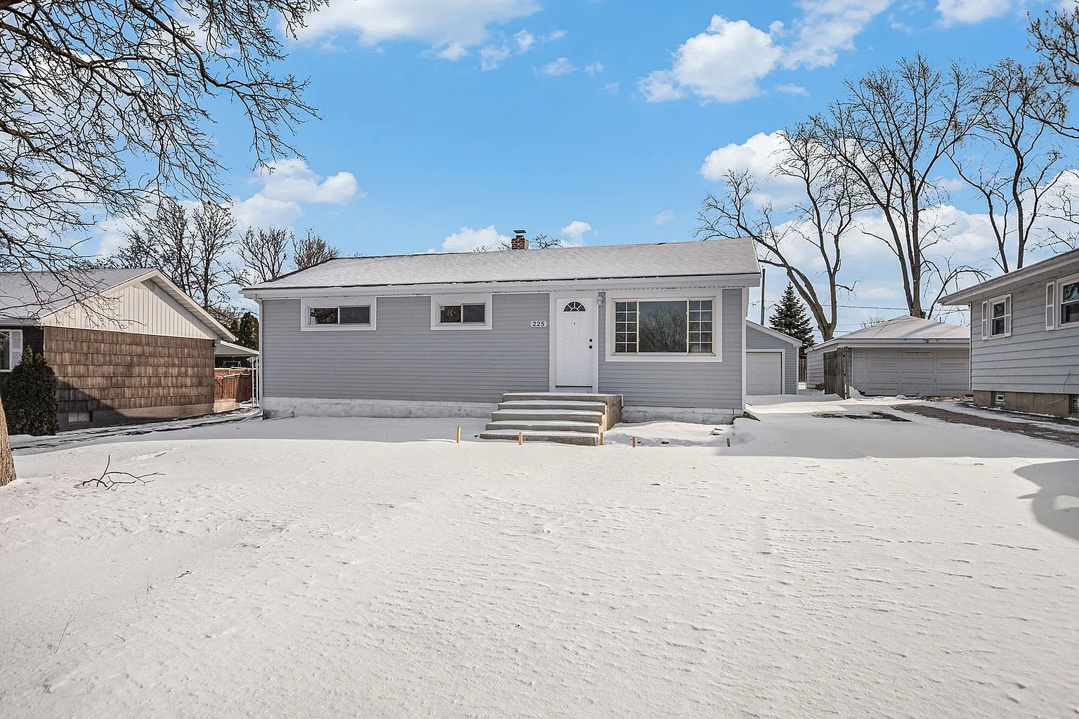 225 Sunrise Ave photo 1